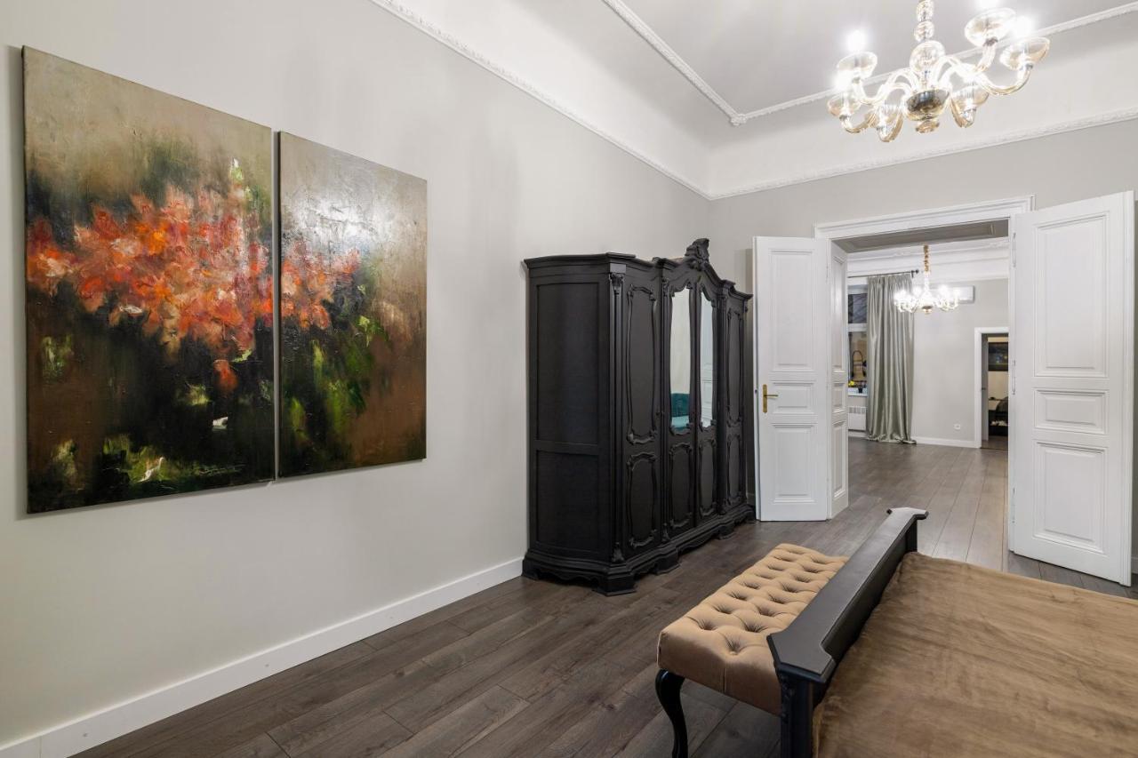 3 Room Apartments , Rohatyntsyv Street Lviv Buitenkant foto