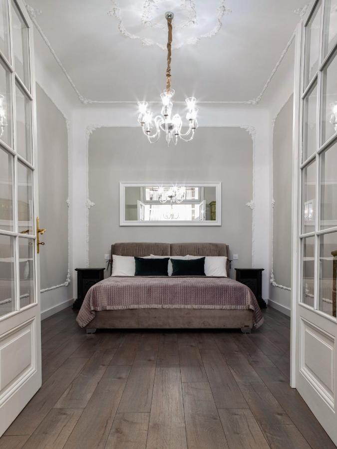 3 Room Apartments , Rohatyntsyv Street Lviv Buitenkant foto