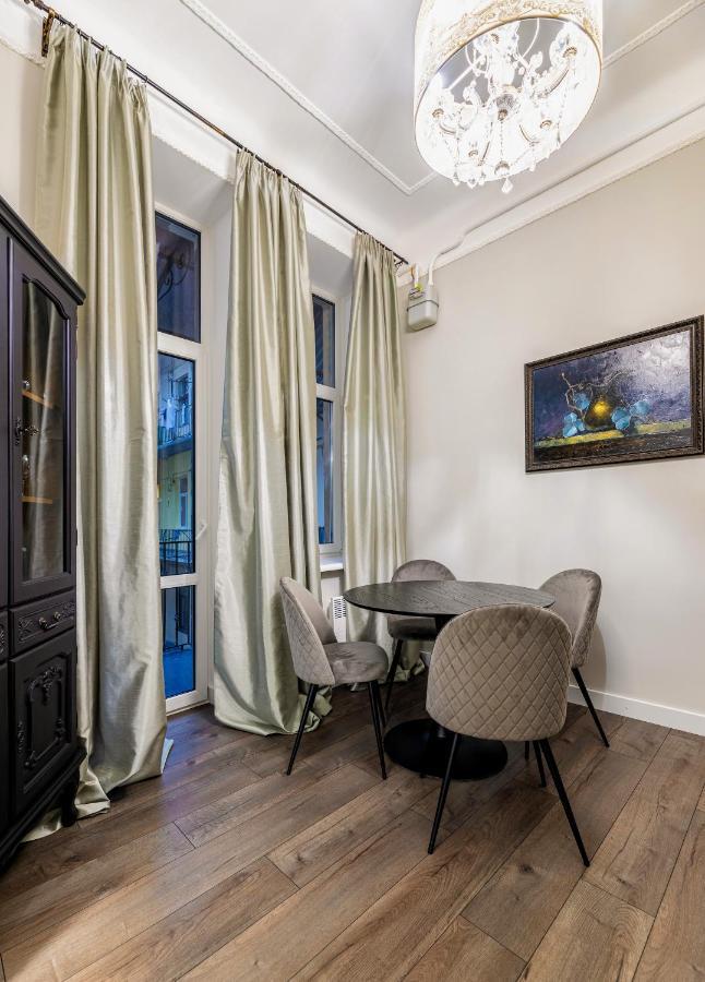 3 Room Apartments , Rohatyntsyv Street Lviv Buitenkant foto