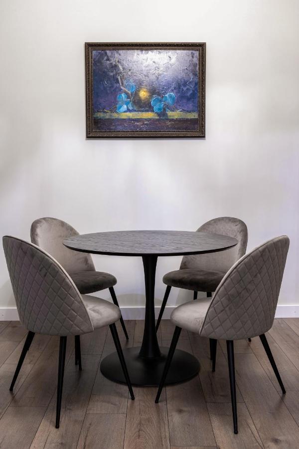 3 Room Apartments , Rohatyntsyv Street Lviv Buitenkant foto