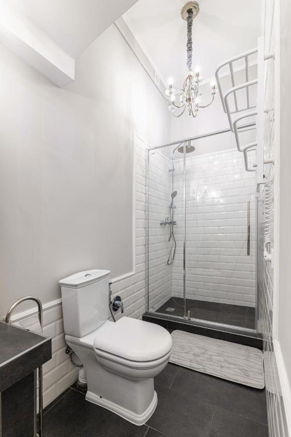 3 Room Apartments , Rohatyntsyv Street Lviv Buitenkant foto