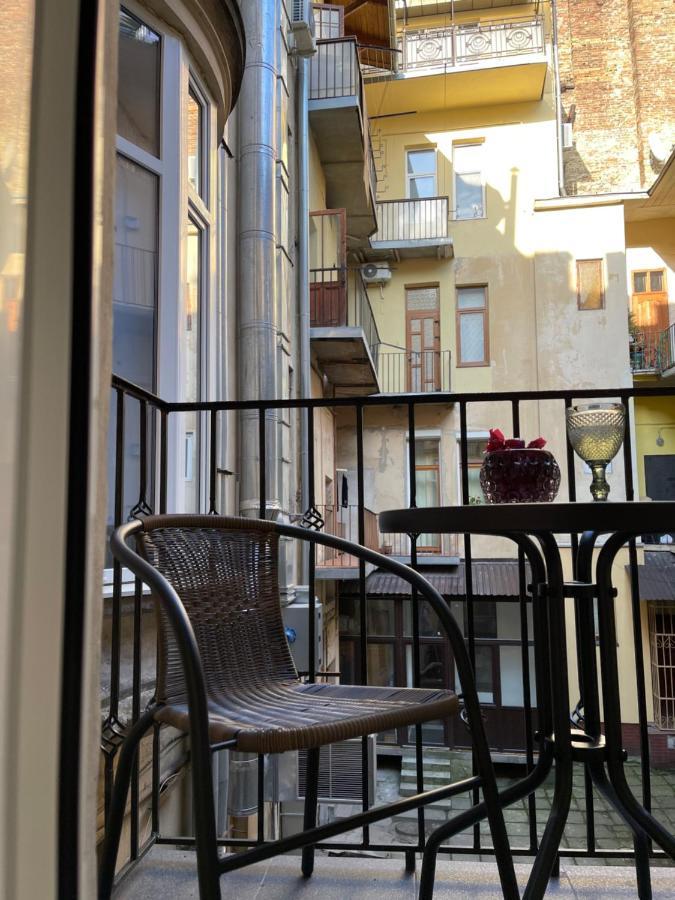 3 Room Apartments , Rohatyntsyv Street Lviv Buitenkant foto